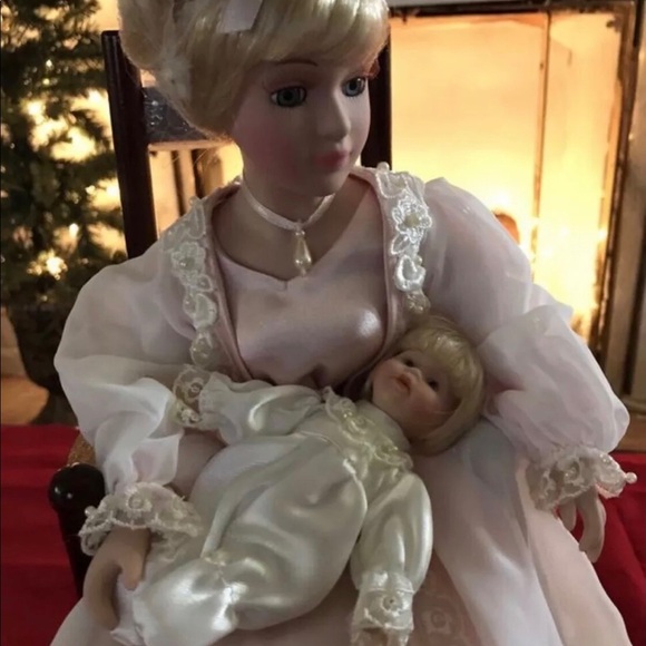 NIB Avon Ceramic Doll Mother holding baby - Picture 6 of 8